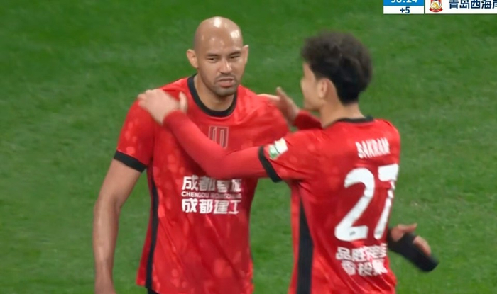 费利佩生日夜替补上演帽子戏法助蓉城大胜