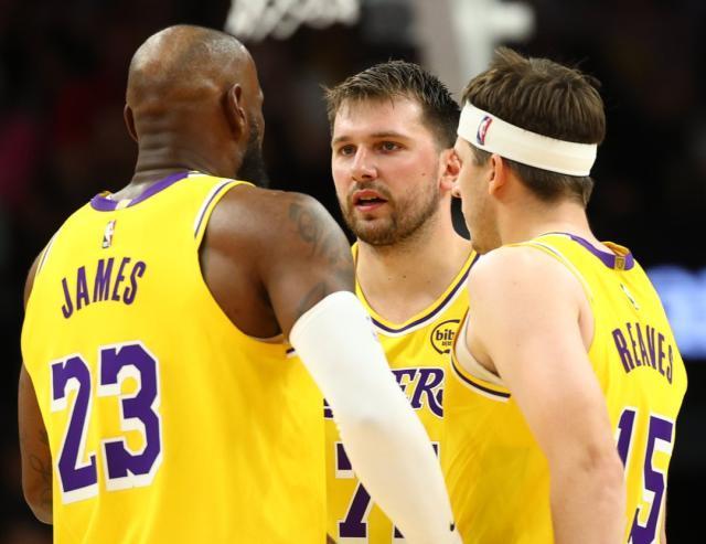 湖人双核伤退季后赛前景堪忧 詹姆斯单核带队迎