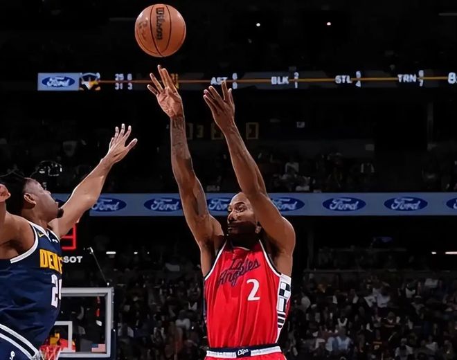 雷霆锁定西部第一 马刺紧追未果 其他球队激烈争